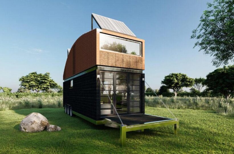 Uma pequena casa isolada de cortiça alimentada por energia solar