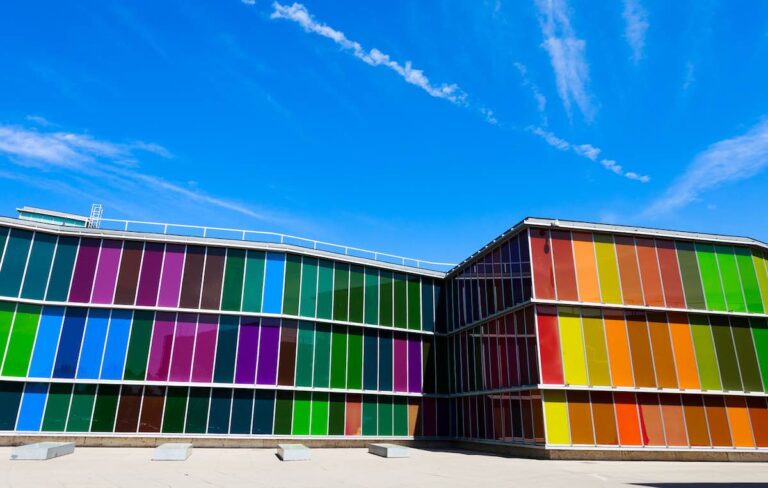 Inovação Solar: Filme fotovoltaico flexível e colorido