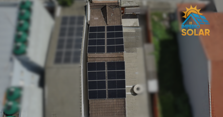 Energia solar no Parque Flamengo em Guarulhos, o desafio do telhado voltado para o sul resolvido com tecnologia bifacial