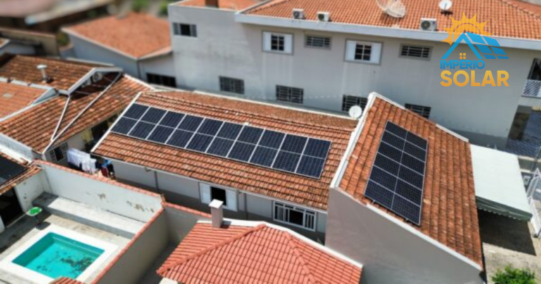 A tarifa da concessionária não parava de subir. Mostramos o bastidor de um sistema brutal de 9,60 kWp que transformou o telhado dessa casa em uma usina particular.