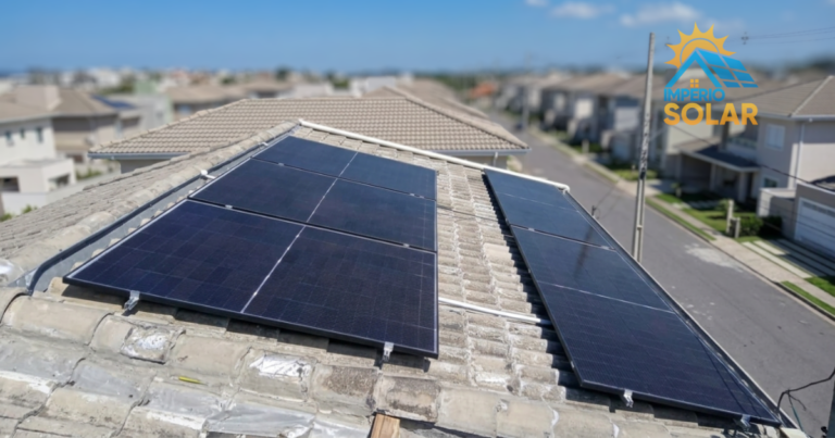 Projeto em Guarulhos/SP: 8 módulos Ronma 590W e 2 microinversores SolaX de 1875W gerando 570 kWh/mês. Conforto real, conta de luz transformada. Veja os números.