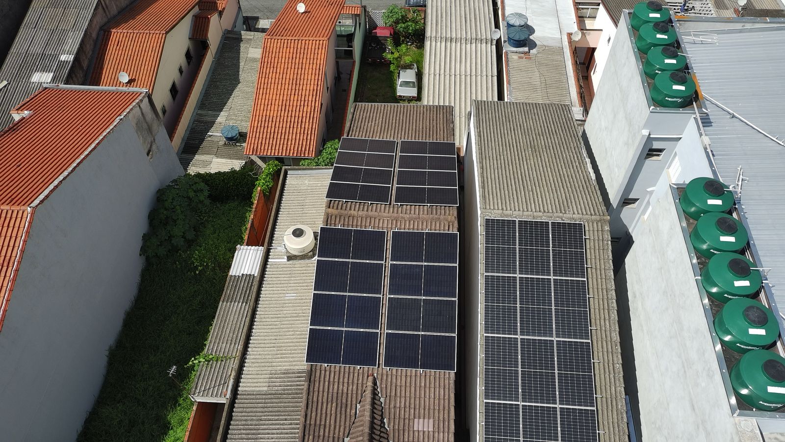 Microinversor Hoymiles HMS-1800-4T instalado no projeto fotovoltaico residencial n2675 no Parque Flamengo, Guarulhos